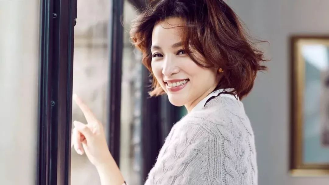 出生普通家庭，却娶妻“知名”主持人，这一上