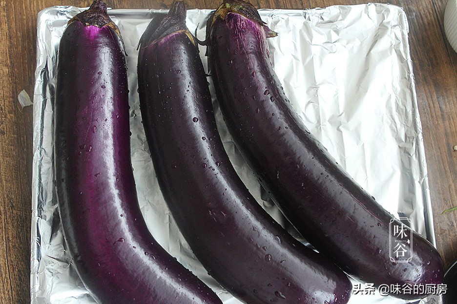 超解馋的蒜蓉烤茄子，在家轻松搞定，简单几步，蒜香浓郁美味