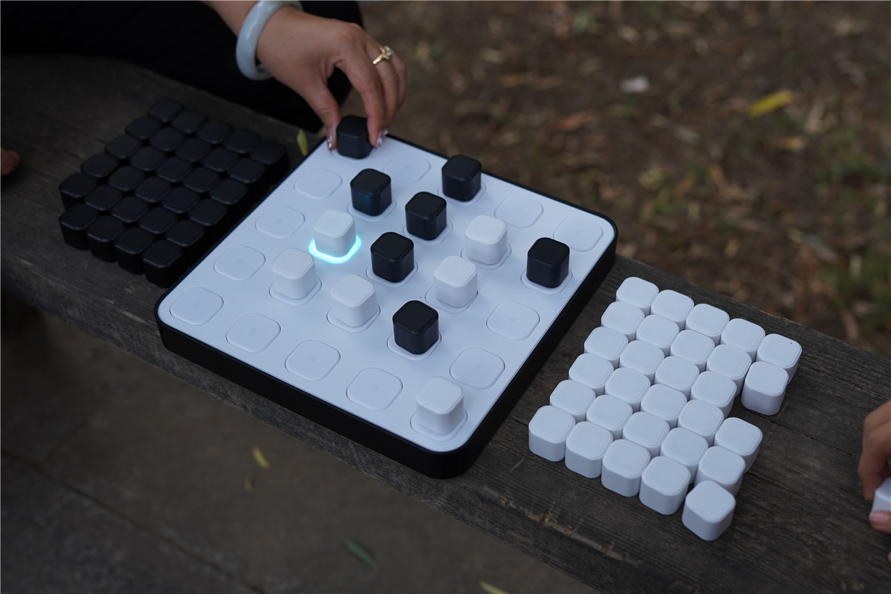 计客智能空间四子棋多维度的互动对战乐趣多多
