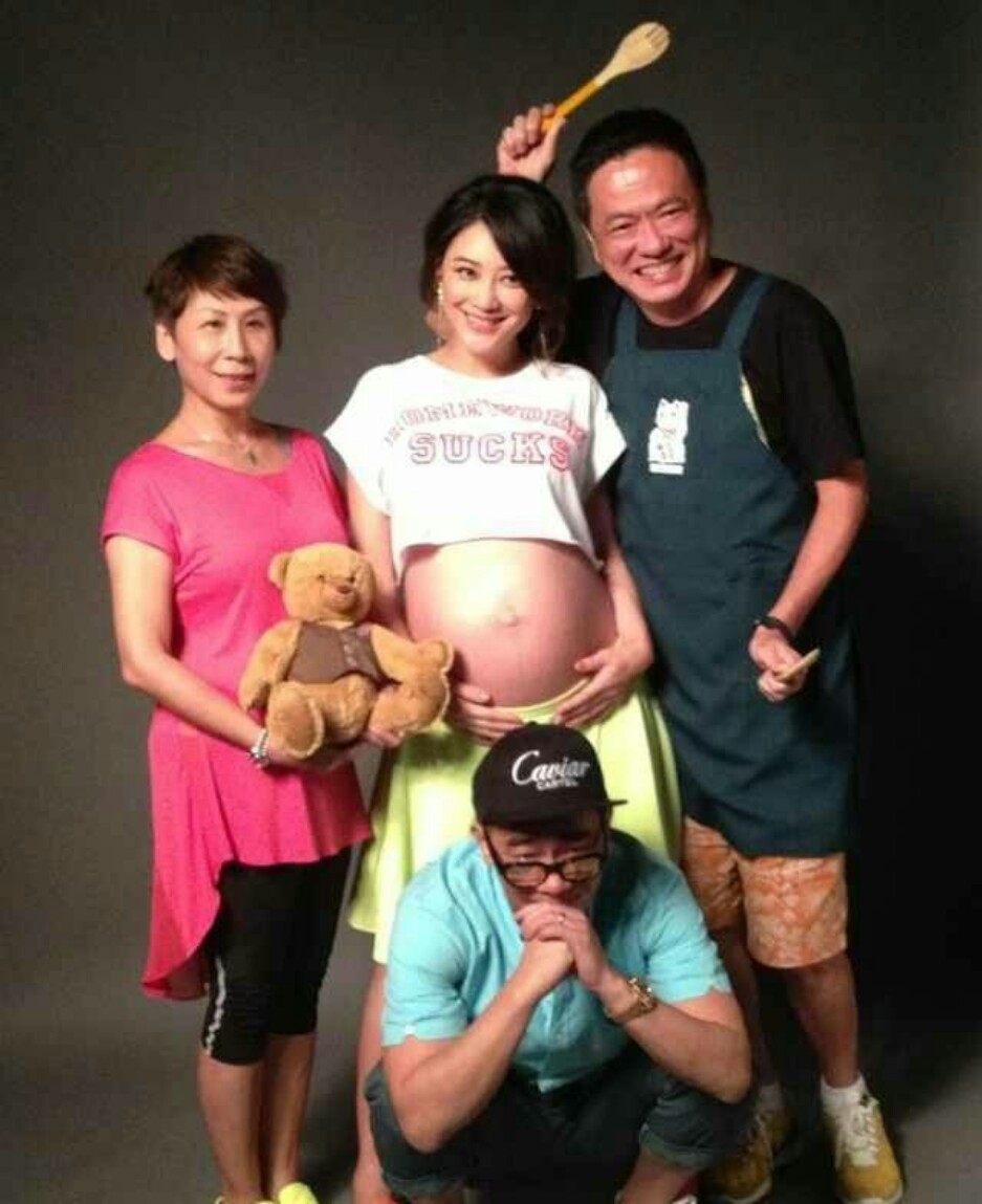 陳小春曬創意海報與應采兒慶結婚十週年，夫妻差16歲但幸福至今