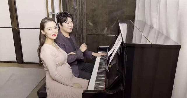 郎朗與孕妻四手聯彈做胎教，吉娜懷孕8個月肚大如籮，狀態超好