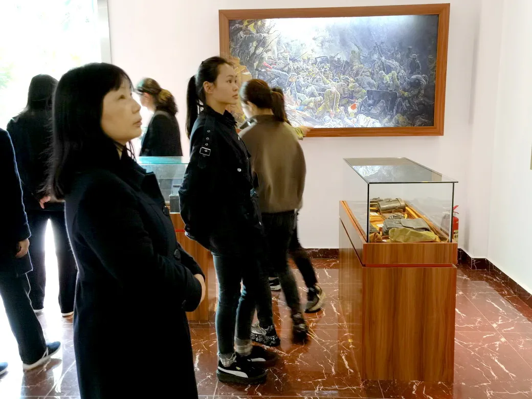 天府新区华阳幼儿园及第十二幼儿园清明节祭扫革命烈士陵园活动