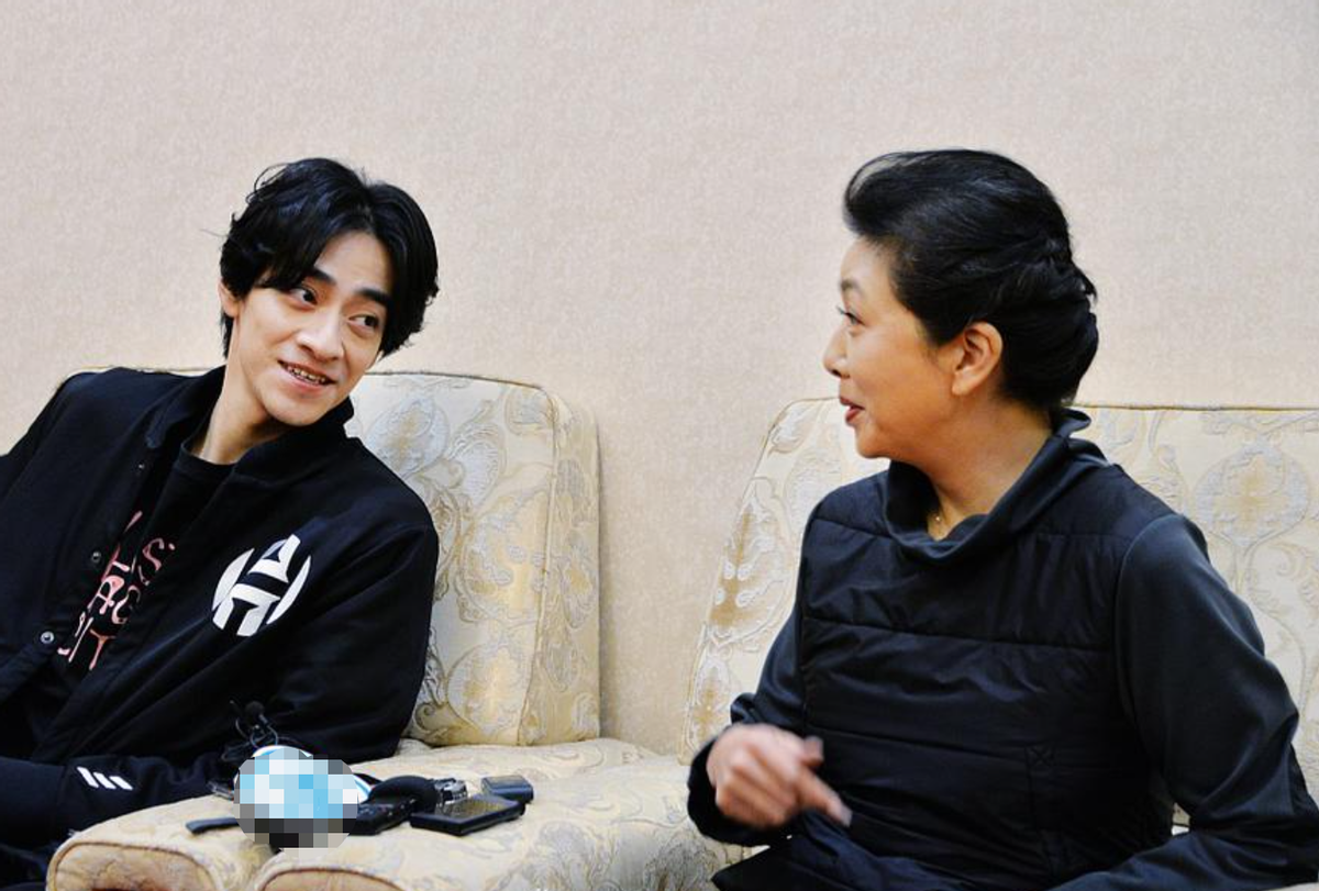 老戏骨江珊罕现身,眼纹明显皮肤松弛显老,手