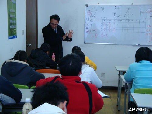 孩子信息被标注“该家长经济条件欠佳”, 家长暴