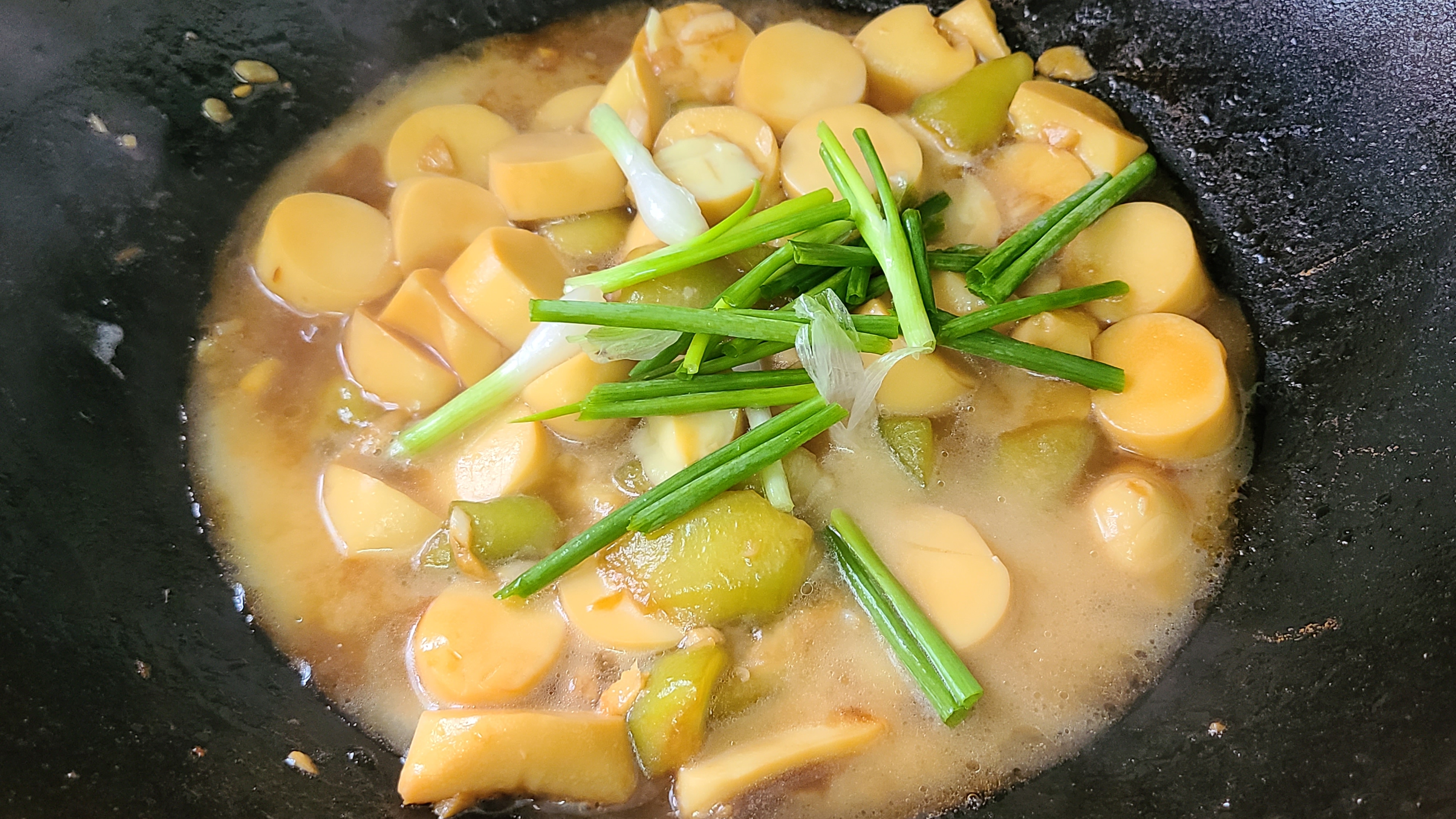 丝瓜豆腐的做法，天热我家经常吃的一道家常菜，简单美味