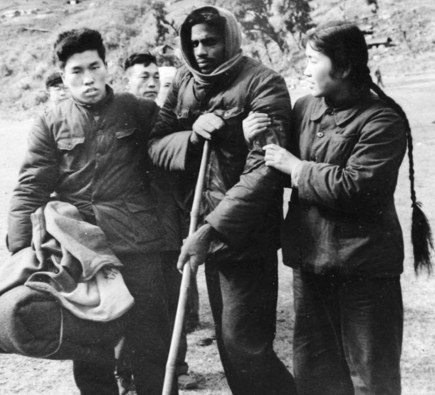 中国为印度受伤士兵治疗：网友担心农夫与蛇，