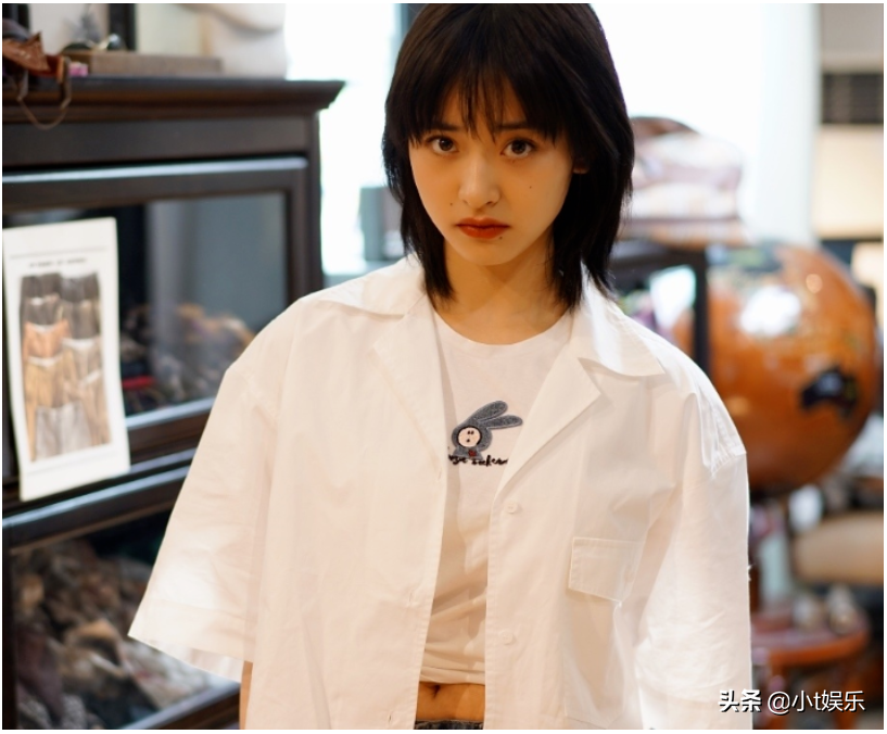 沈月新剧海报曝光，与大20岁的男主同框，网友：