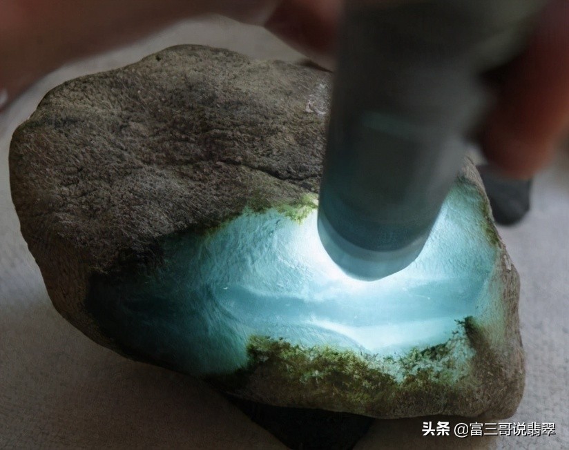 打光看翡翠原石，一定要掌握的三个关键技巧！行家讲述插图4