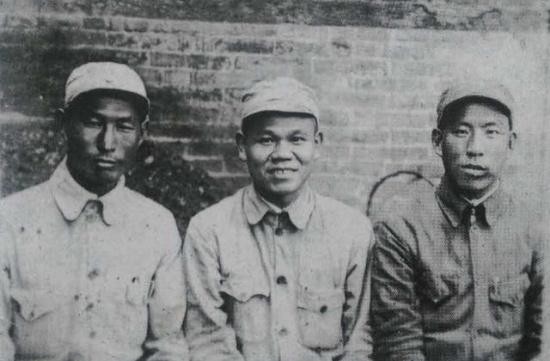 建国后，司令的警卫员发现一名乞讨老太，一问才知是首长的老母亲