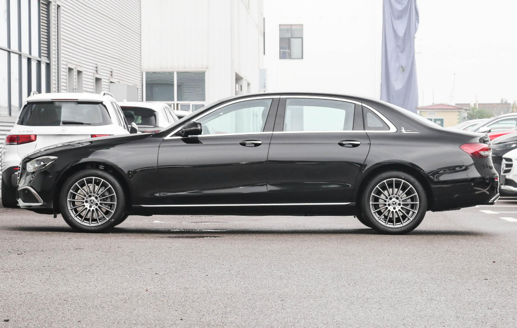 2021款奔驰E级，6.9秒破百，大气有吸引力