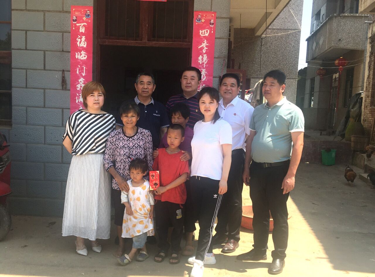 南昌市新干商会走访慰问贫困学子，真情关怀暖人心