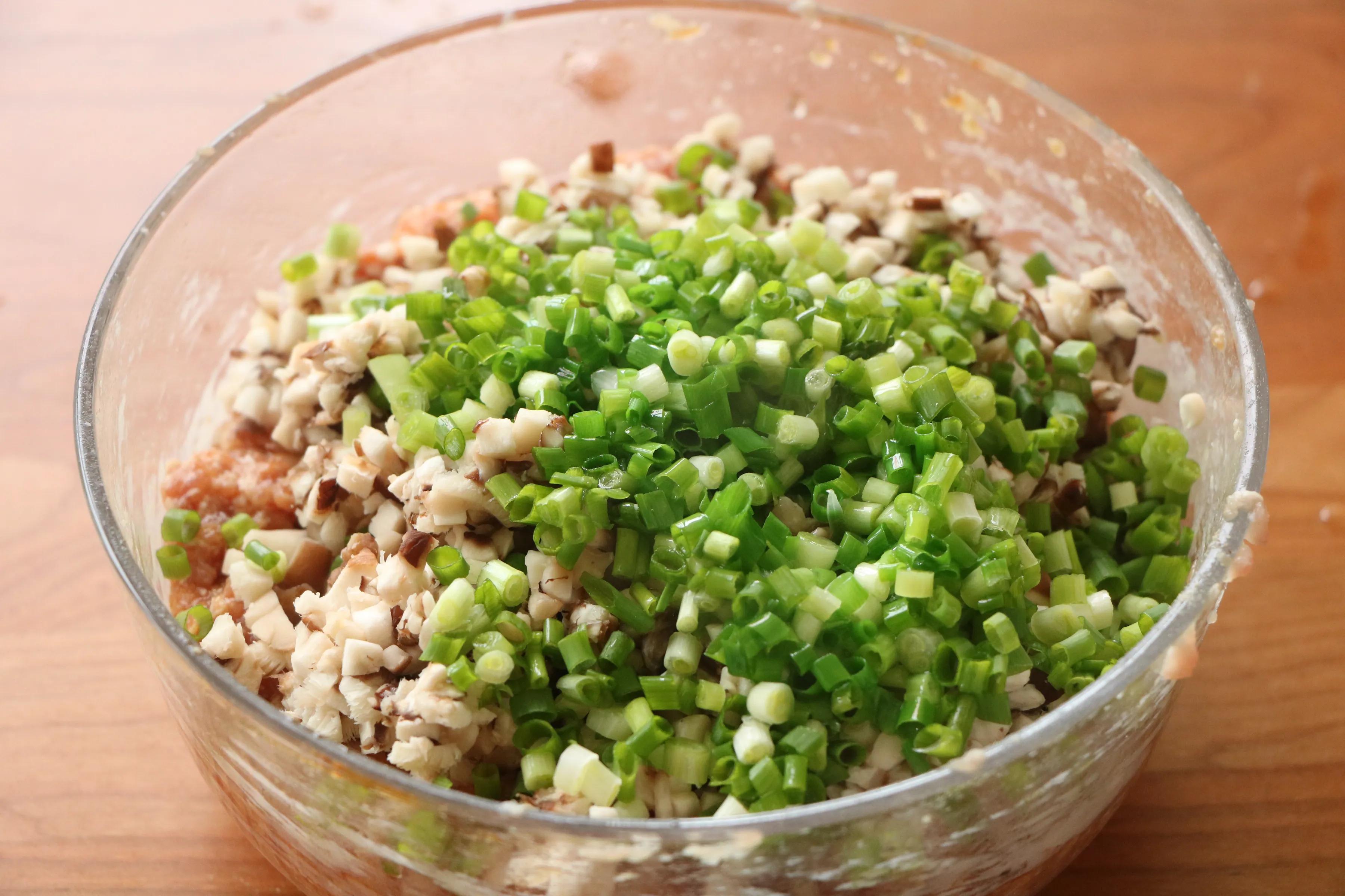 孩子要吃包子，一口氣在家做了20多個，個個鬆軟流湯汁，太好吃了