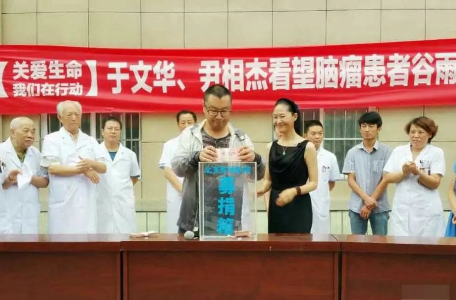 唱《纤夫的爱》的于文华，曾捧红大衣哥朱之文，如今转身当网红