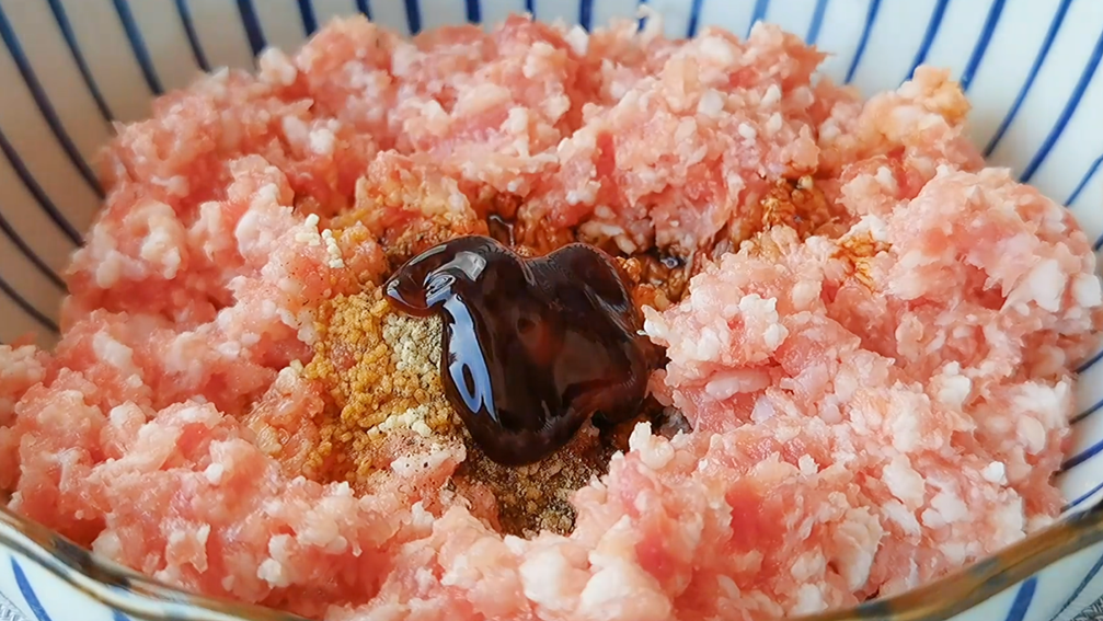 春天要多吃韭菜，用來做鍋貼，好吃有訣竅，個個酥脆鮮嫩，真解饞