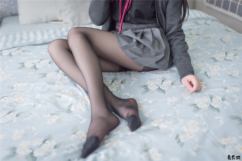 黑丝美腿萌萌哒！