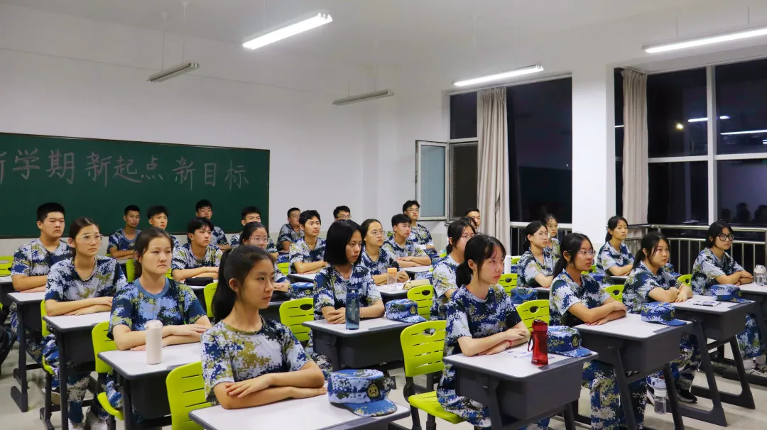 理想照亮未来——我校组织全体师生观看2021《开学第一课》