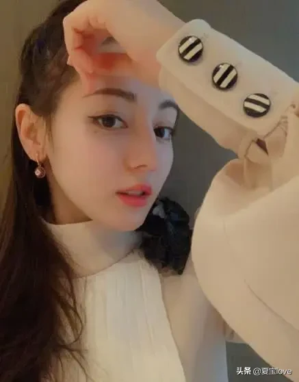热巴黄景瑜吻戏有多真实？女方口红直接消失了，导演喊停才补妆