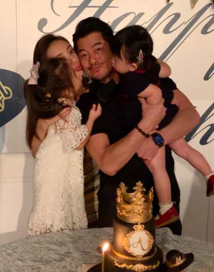 郭富城顧家，事業忙也陪孩子玩泥沙，方媛照顧郭詠希夫妻配合默契