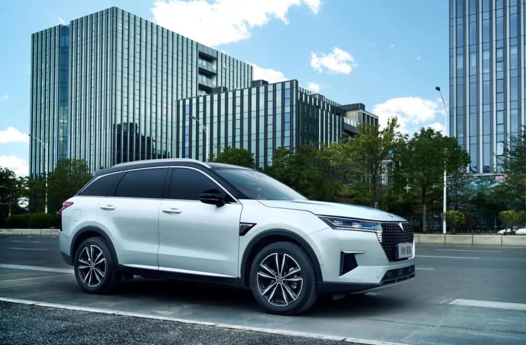 同级少有的轻混增压动力+OTA车机，这款SUV居然不到15万