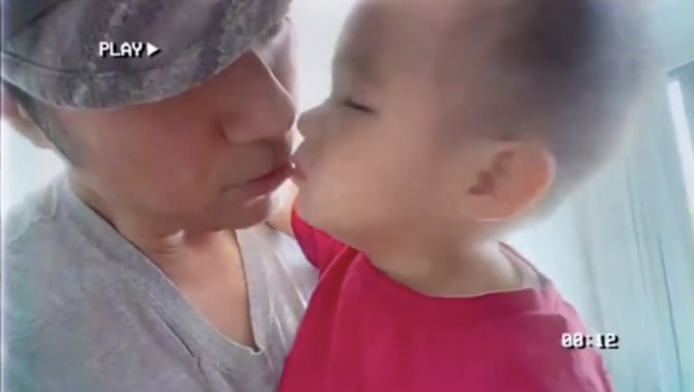 古巨基晒与儿子亲吻合集，庆祝49岁生日，化身超级奶爸太粘人