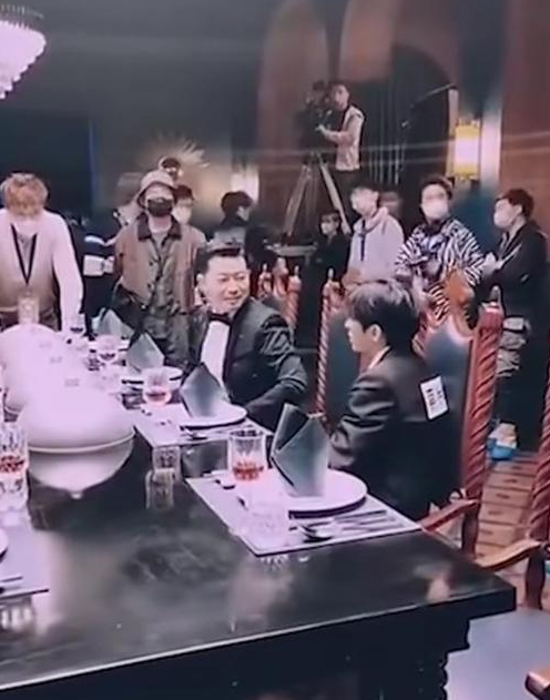 蔡徐坤化身为萌新小导游