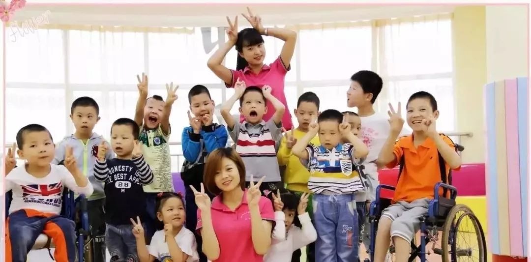 3岁车祸截肢，又遭父母遗弃，31岁的她靠直播逆