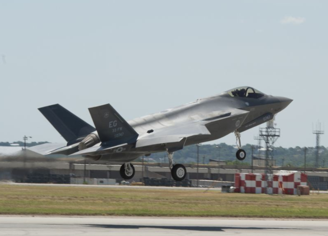 美国空军损失十分惨重！时隔不到一周，两架隐身战机接连坠毁