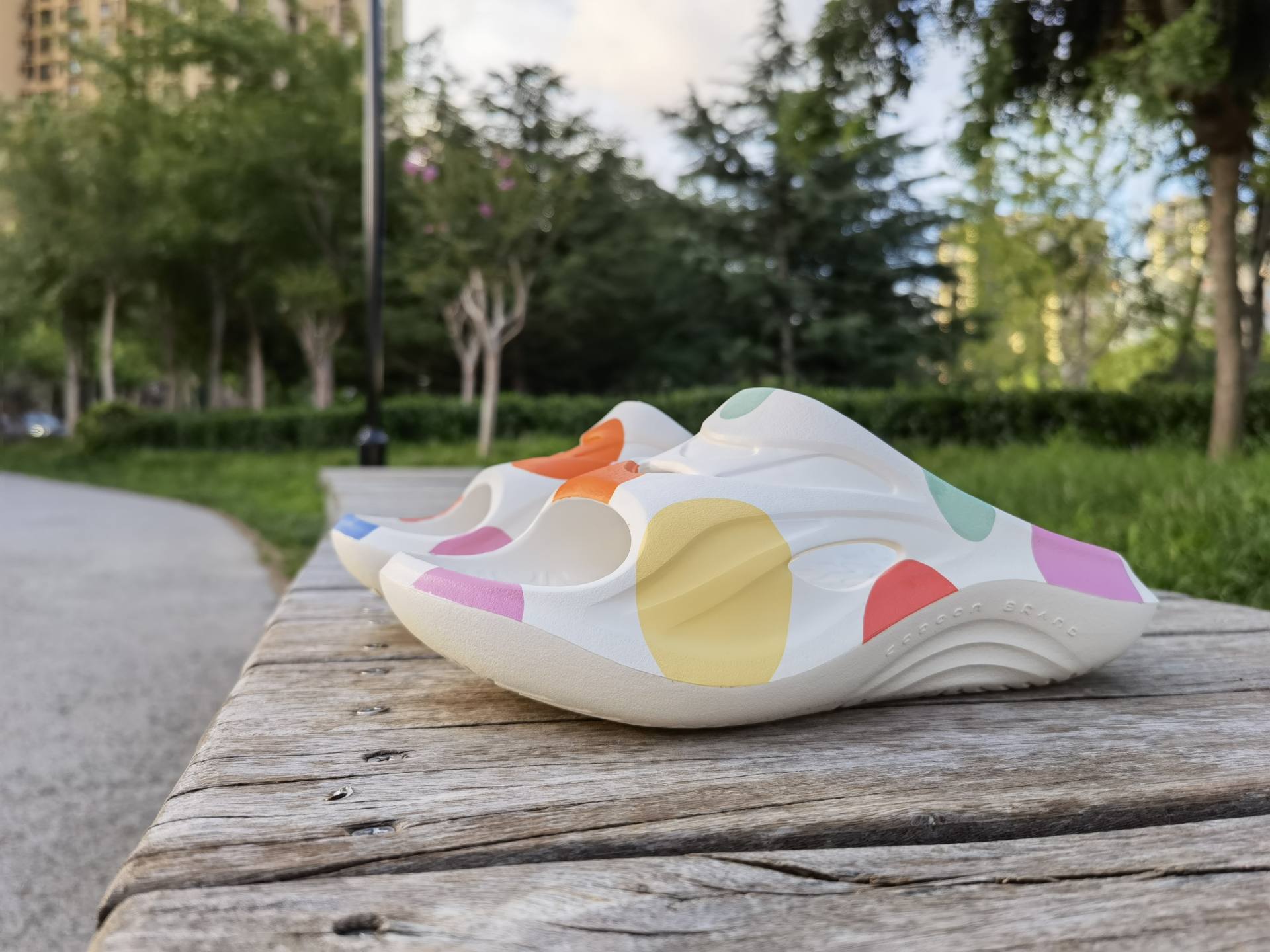 运动之后给你的双脚做个spa，咕咚舒缓拖鞋快速缓解运动疲劳感