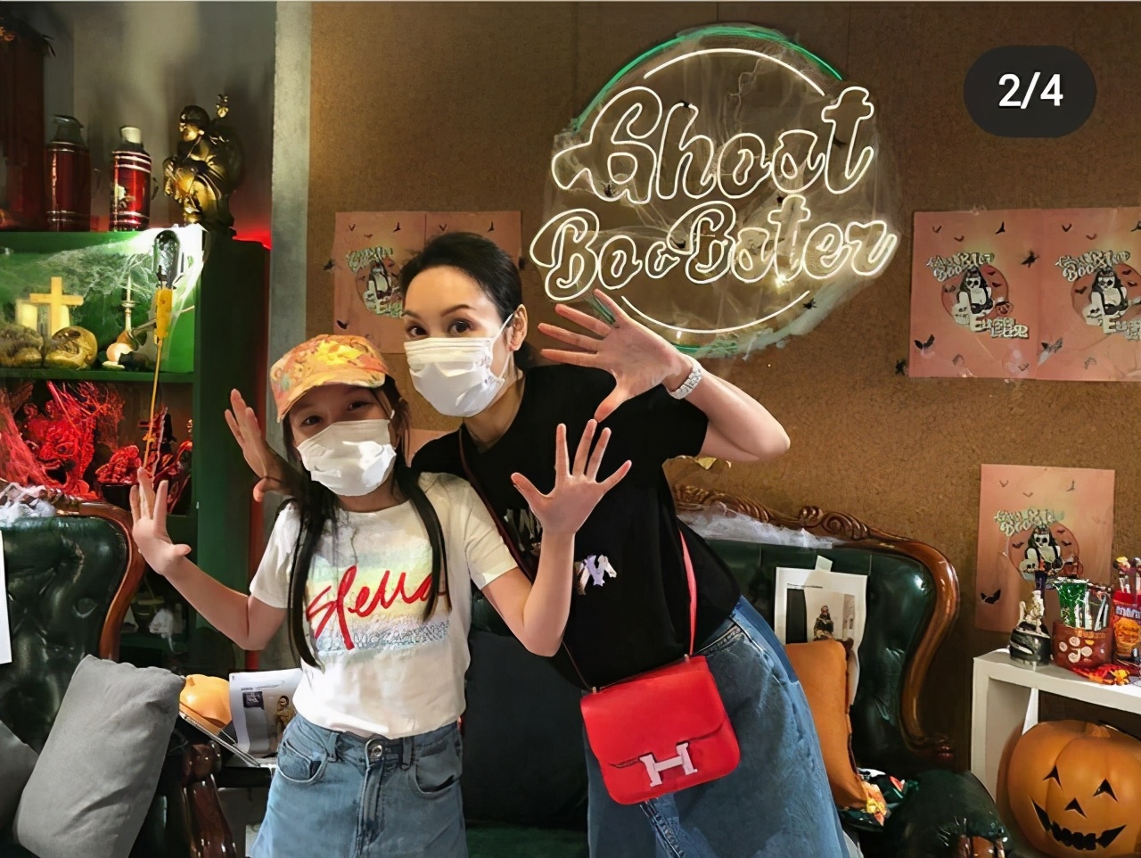 郭可盈一家過萬聖節，49歲女富豪保養好，為拍照出動四五台相機