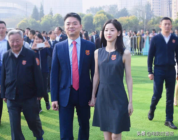 孙红雷还乡遭群嘲？明星出行乱象，为何屡屡触碰公众底线