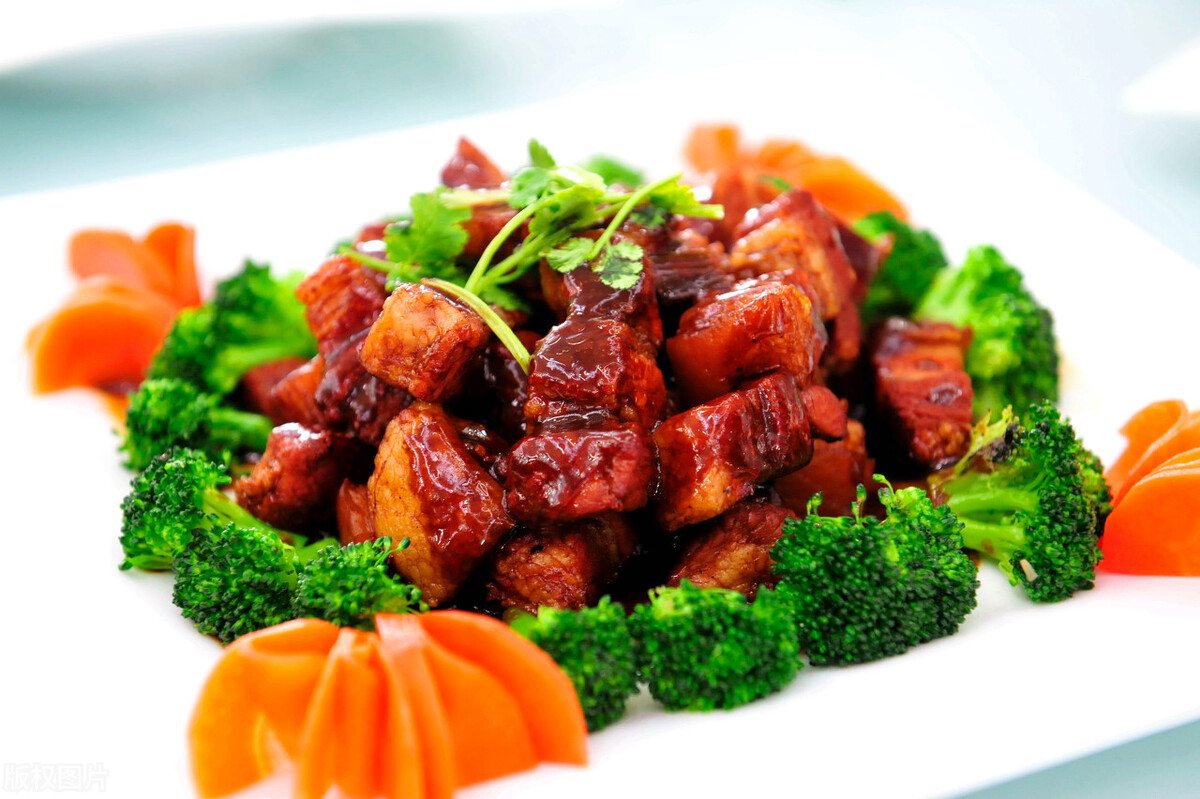 制作红烧肉的时候，可以试试多加一样调料，简单味道还好