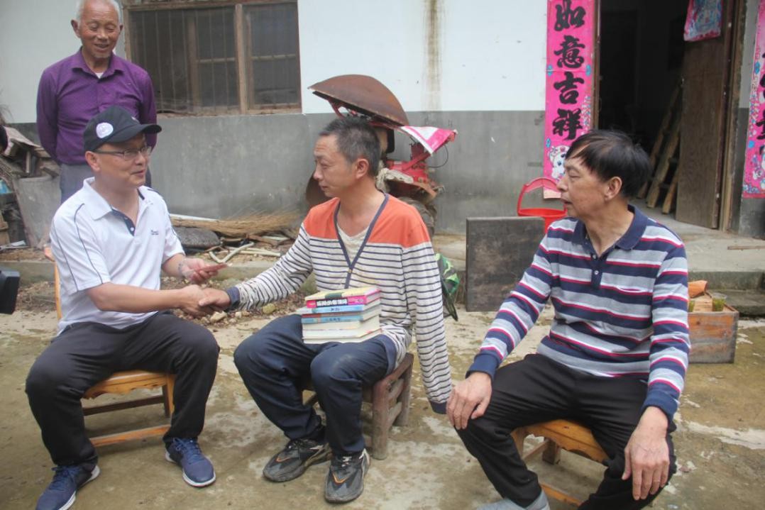 十箱蜜蜂显真情 孝感市政协委员爱心接力助同乐村村民脱贫