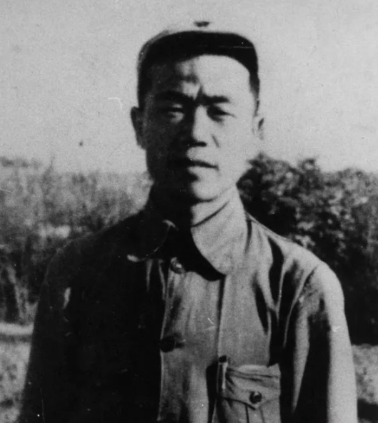 开国中将聂凤智：八路军里的宠妻达人，5分钟不见妻子就连声呼唤