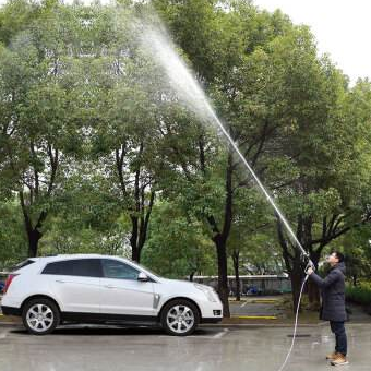 洗车时，一个月洗一次还是频繁洗车好？修车工：做错更容易伤车