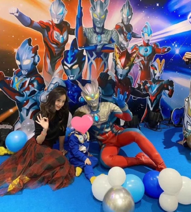 黃曉明43歲生日，兒子第一次為他唱生日歌，甜喊“爸爸我愛你”