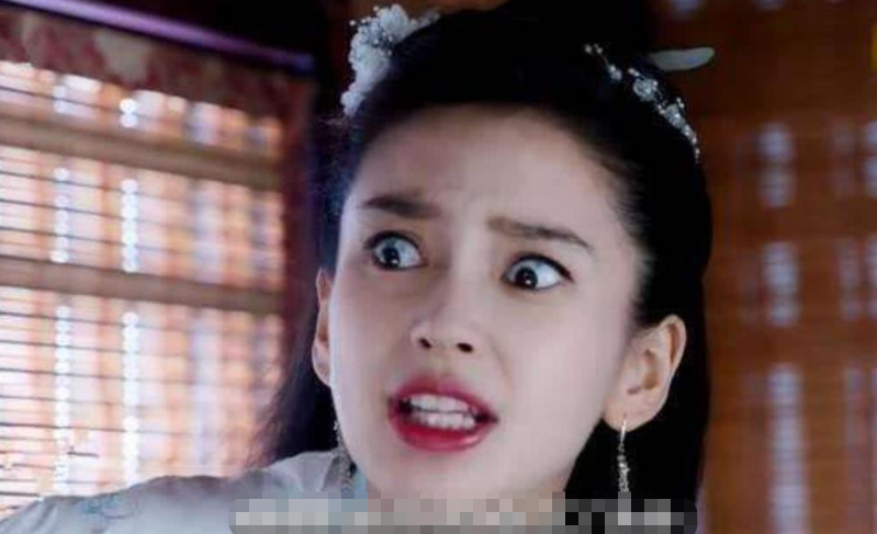 同样都是演戏，杨颖瞪眼被黑的体无完肤，而她