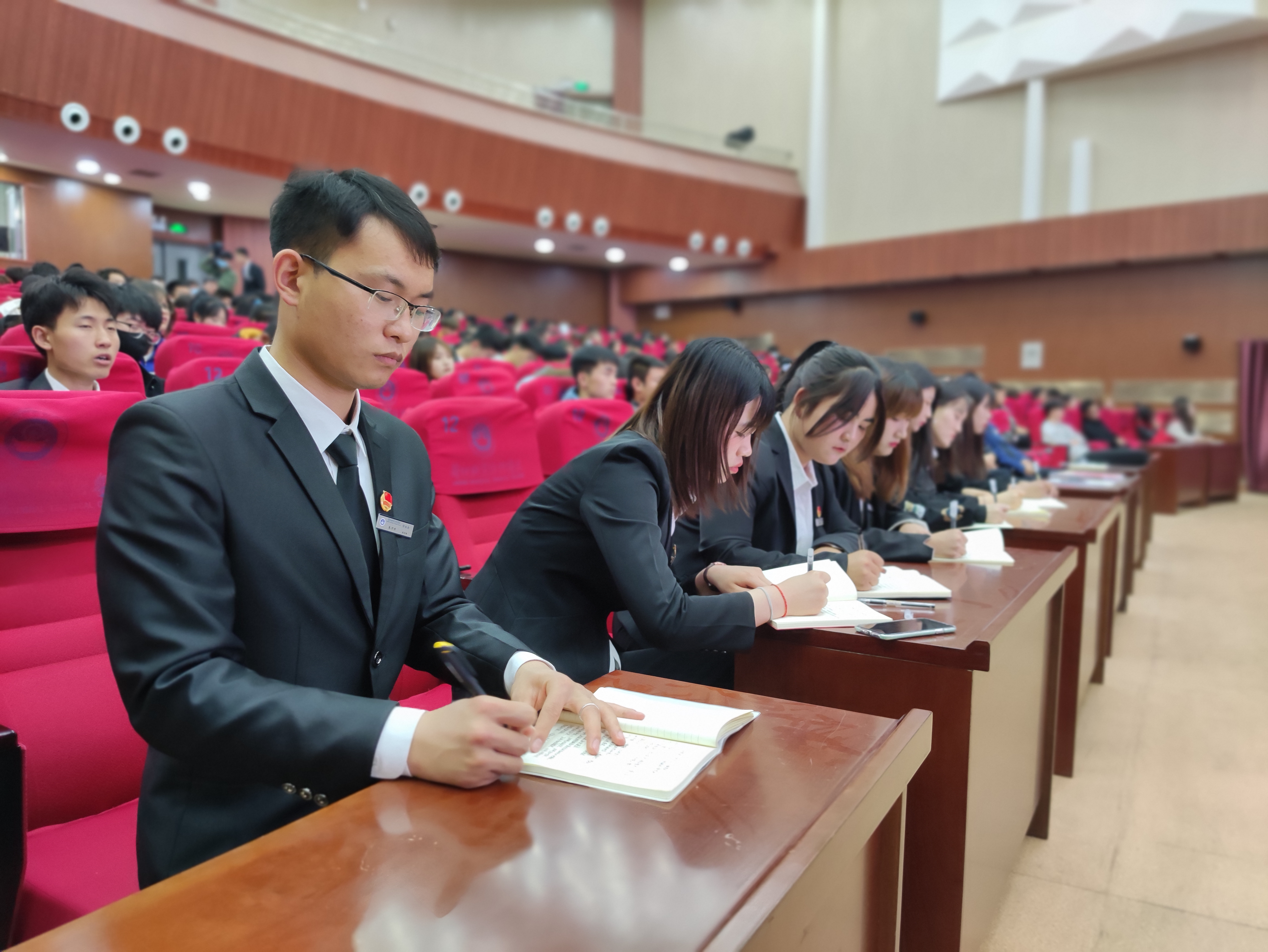 兰州市“学习中国共产党百年党史·铸牢中华民族共同体意识”主题宣讲走进兰州职业技术学院
