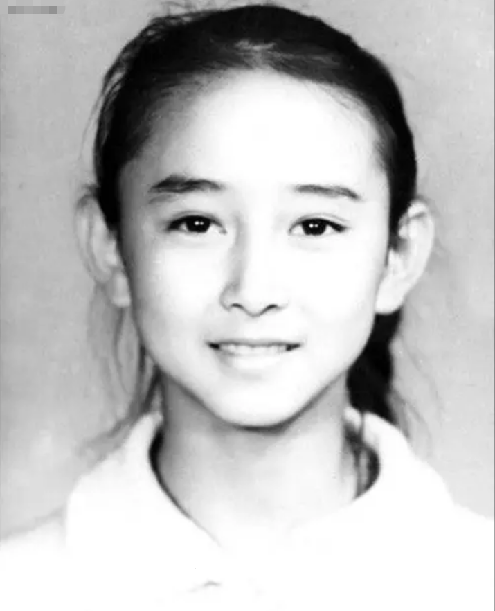 43岁胡静：身材和颜值如同少女，嫁入豪门，把老公熬成“爹”