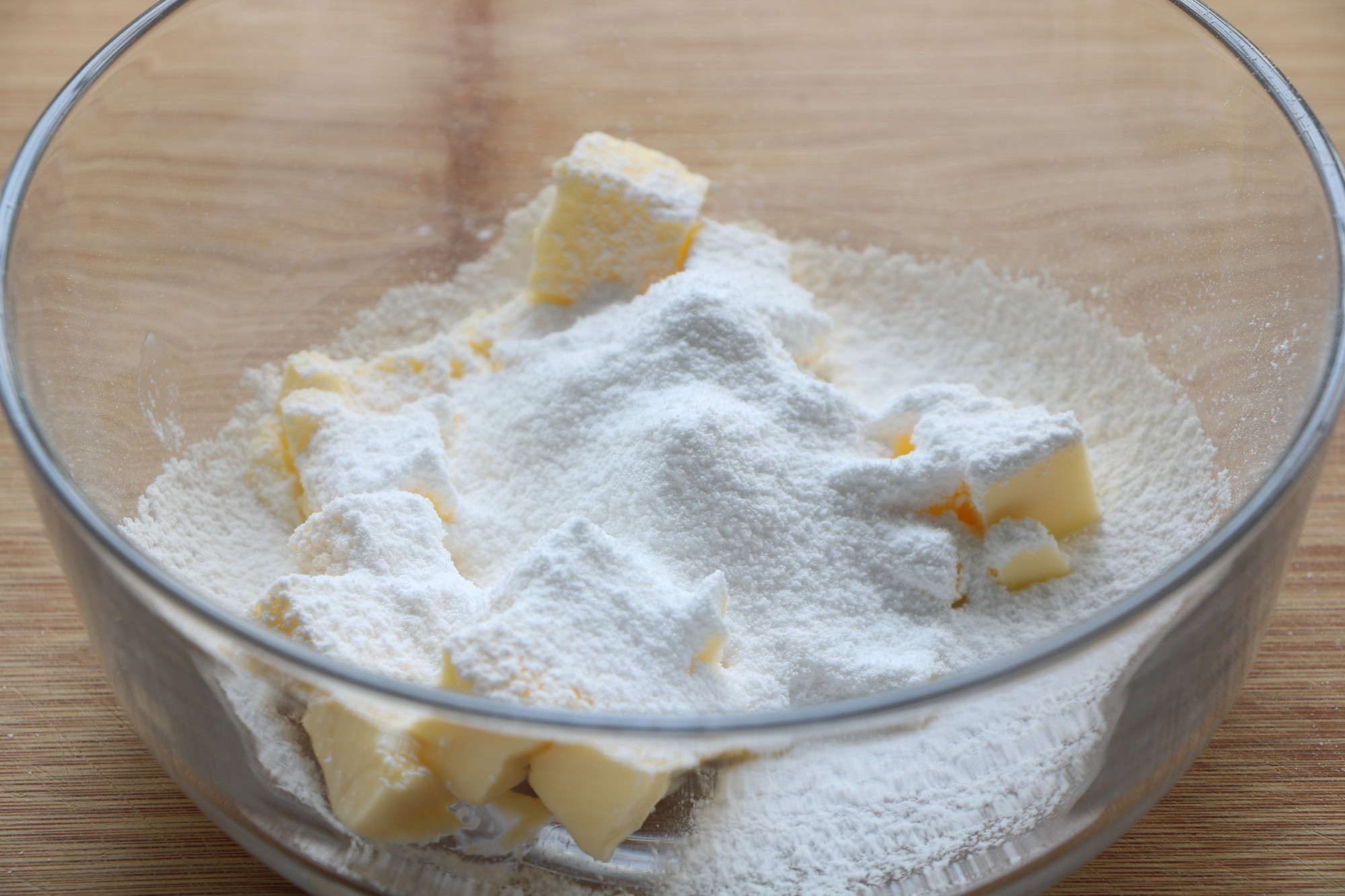 这是我吃过最好吃的蛋卷，又香又脆一碰就掉渣，吃一口就停不下来