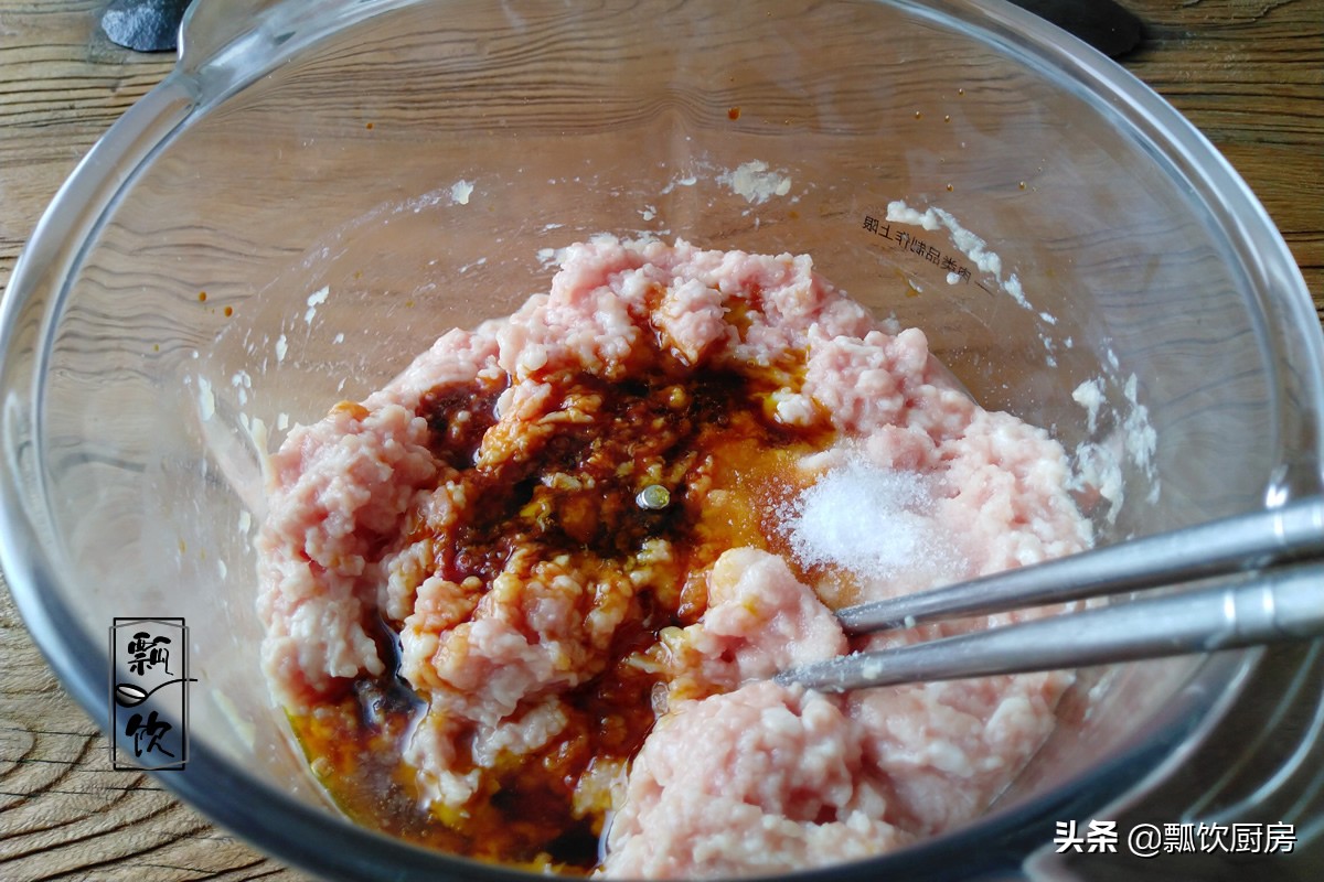 吃馄饨，这馅鲜美又解馋，留恋舌尖的味道难忘，早餐夜宵都惦记着