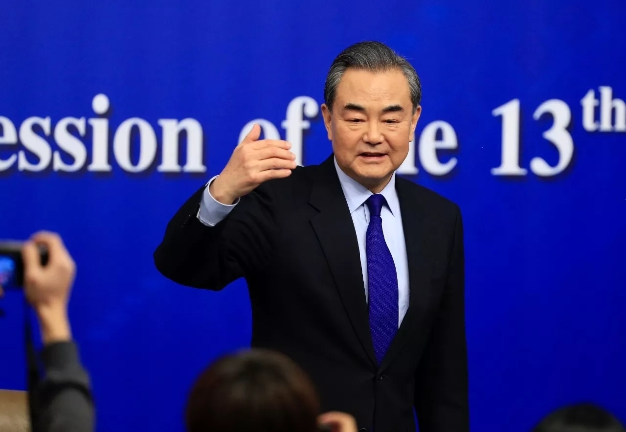 事关中美关系，12月7日，王毅在北京作出重要表态，提到三份清单