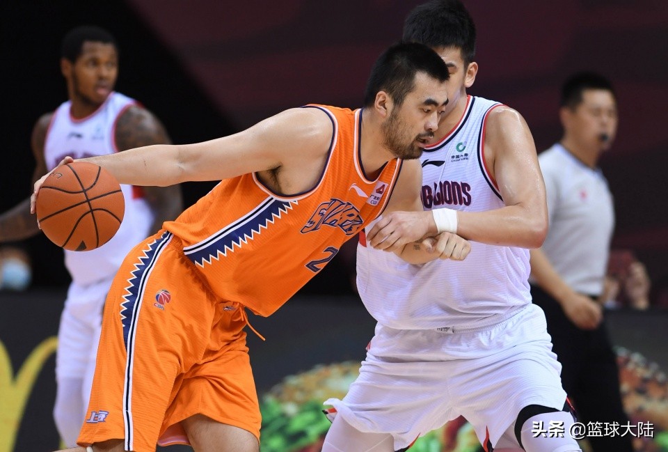 下滑最快的国字号中锋！张兆旭拿顶薪让人失望，会选择退役吗？