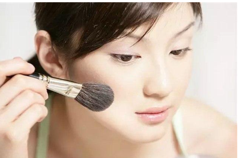 为什么你的底妆总黯沉不好看？掌握以下这7点，轻松拥有自然底妆