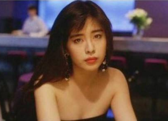 王祖贤在加拿大生活16年，没有任何工作，靠啥生活得如此悠闲