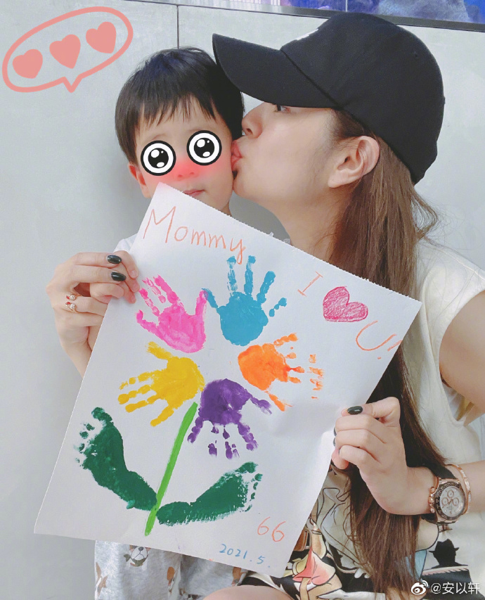 安以軒曬子女近照，66提前送母親節禮物，女兒娃寶側臉和媽媽超像