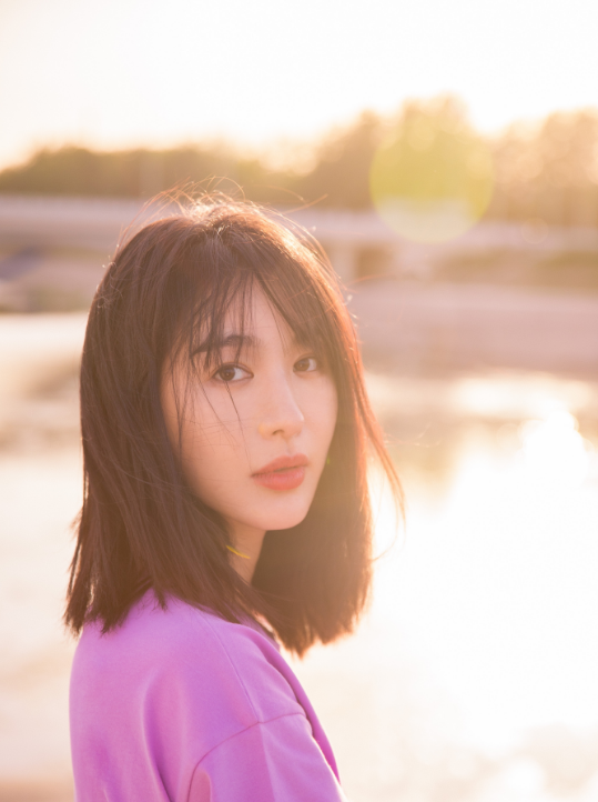 自从和黄晓明分手后，“人间尤物”般存在，b