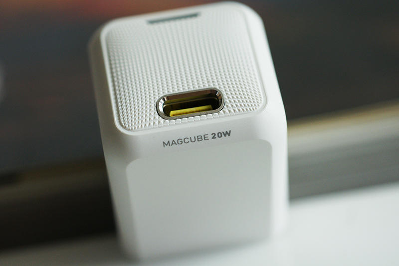 小體積，大能量：Aohi magcube 20W充電器體驗(yàn)
