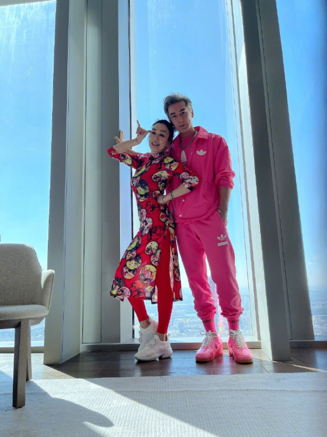 張倫碩花錢買二女兒秘密惹哭對方，曬與妻女合照秀幸福被喊話道歉