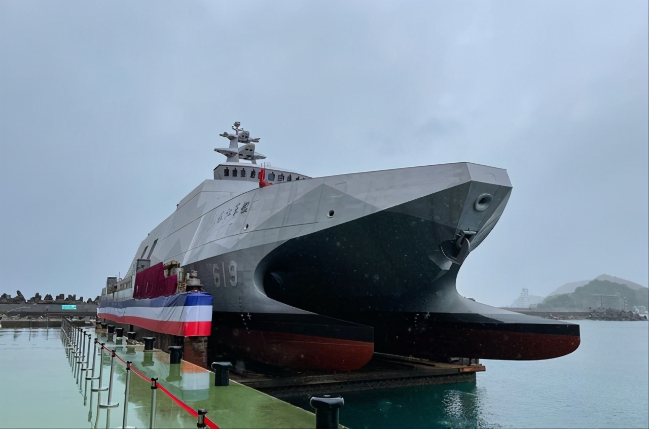 嚇阻大陸武統？ 蔡英文叫囂自造軍艦是航母殺手，台將領：軍火凱子