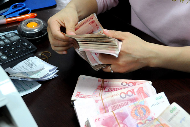 在银行存200万定期，可以多长时间不去工作？银行帮你算了一笔账